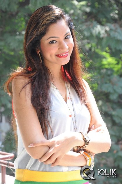 Shilpi-Sharma-at-Green-Signal-Movie-Press-Meet
